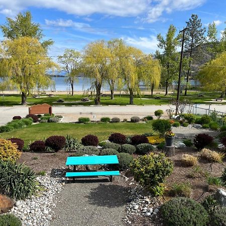 假日海滩度假汽车旅馆 Okanagan Falls 外观 照片