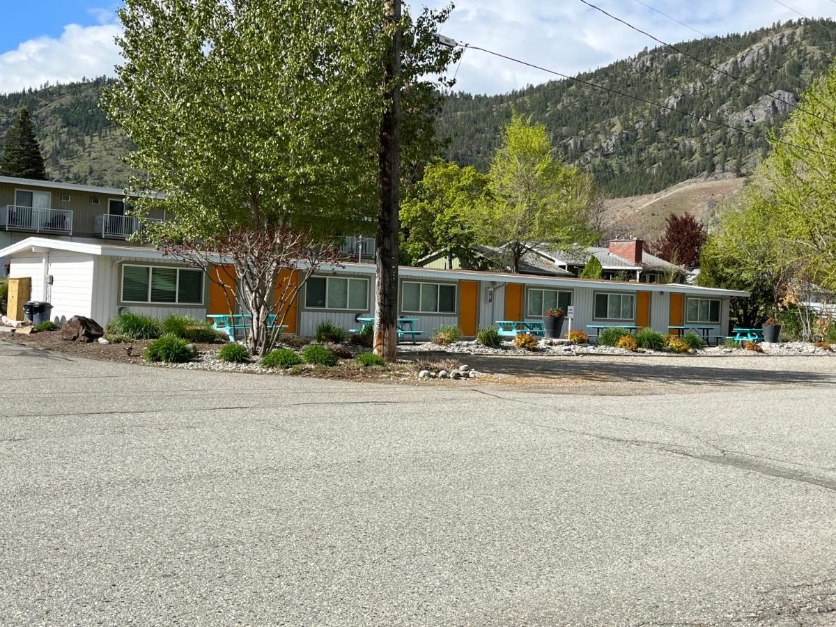 假日海滩度假汽车旅馆 Okanagan Falls 外观 照片