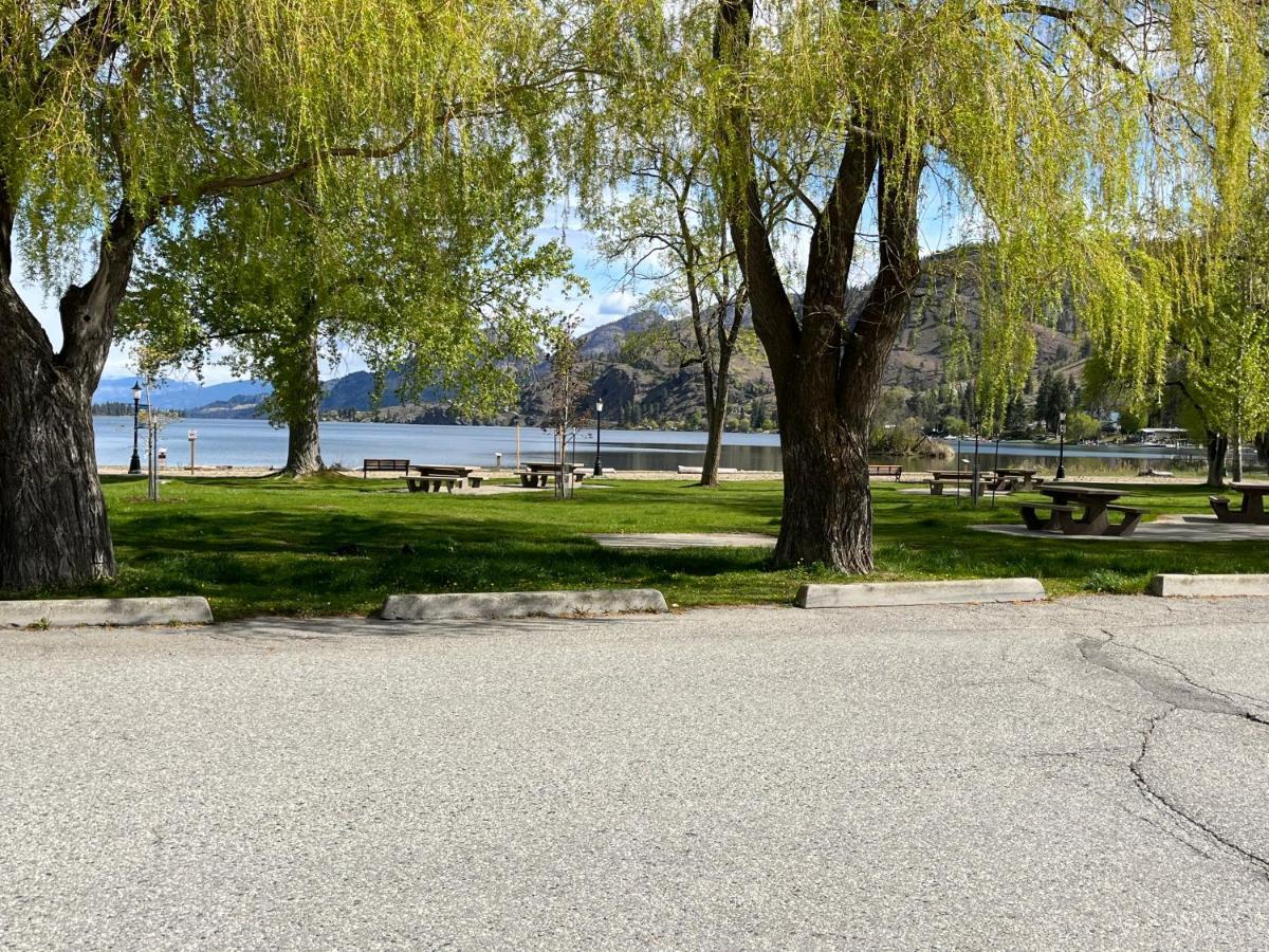 假日海滩度假汽车旅馆 Okanagan Falls 外观 照片