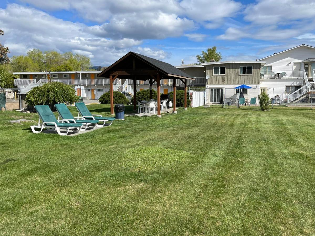 假日海滩度假汽车旅馆 Okanagan Falls 外观 照片