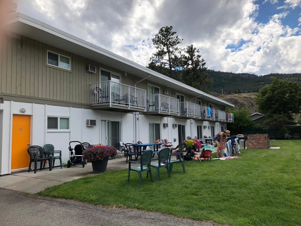 假日海滩度假汽车旅馆 Okanagan Falls 外观 照片