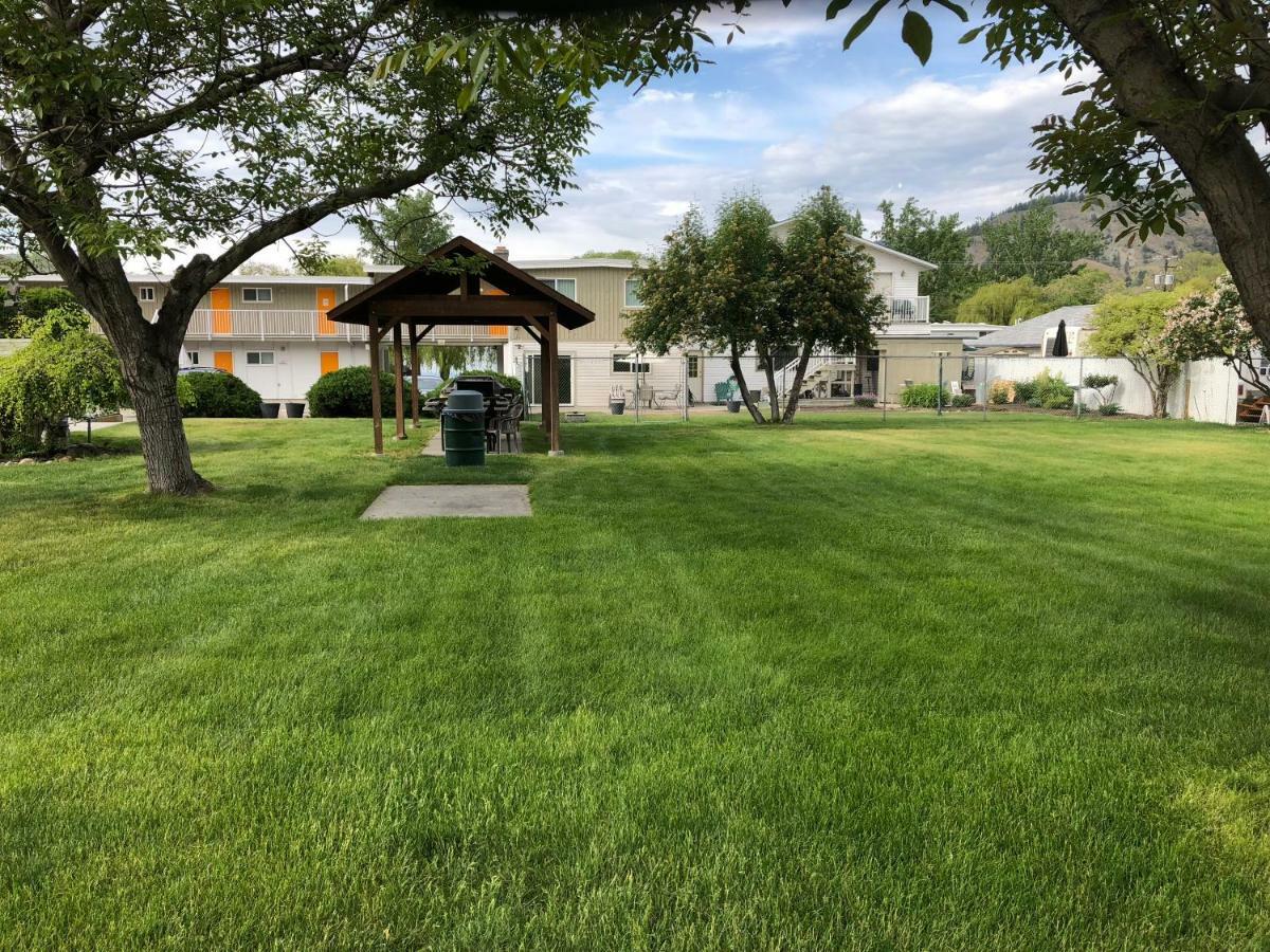 假日海滩度假汽车旅馆 Okanagan Falls 外观 照片