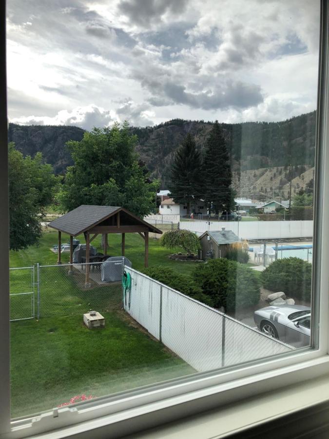 假日海滩度假汽车旅馆 Okanagan Falls 外观 照片