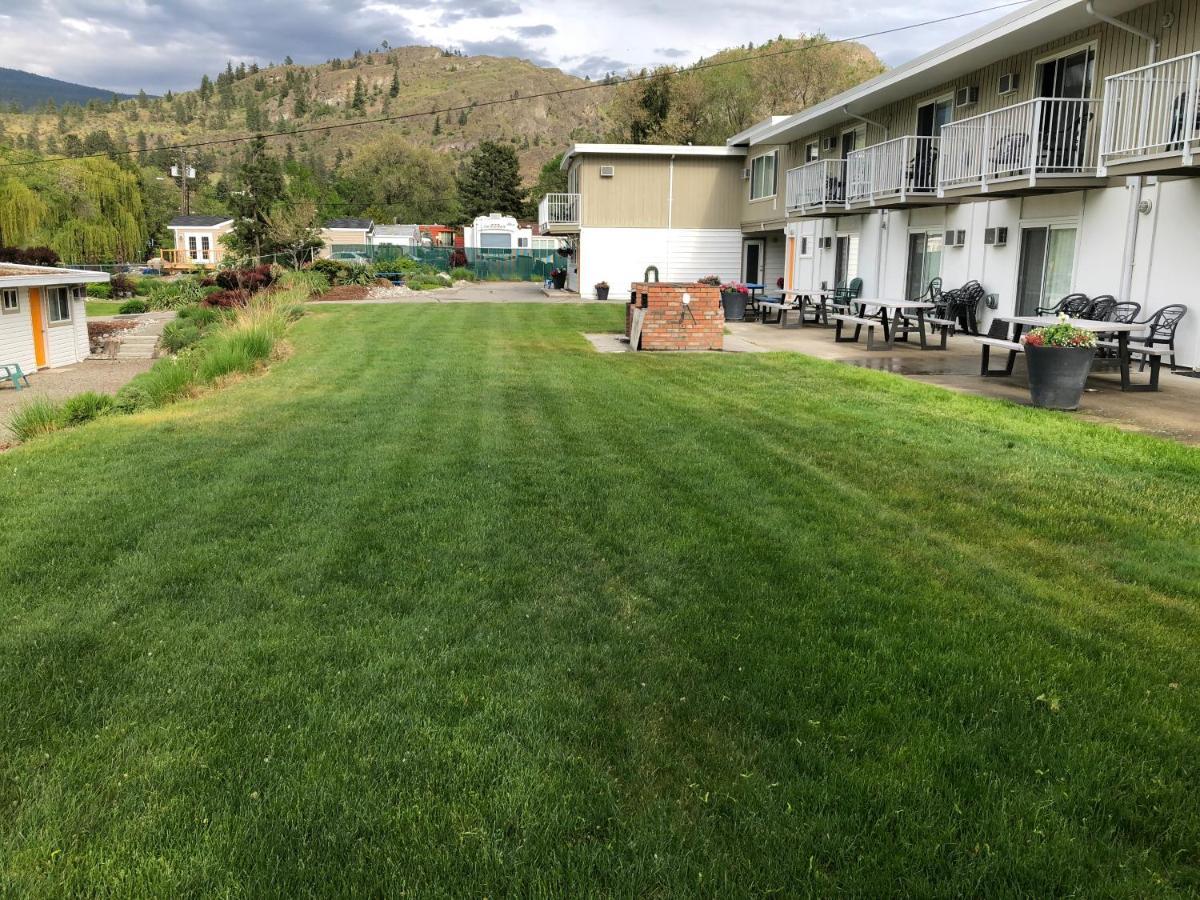 假日海滩度假汽车旅馆 Okanagan Falls 外观 照片