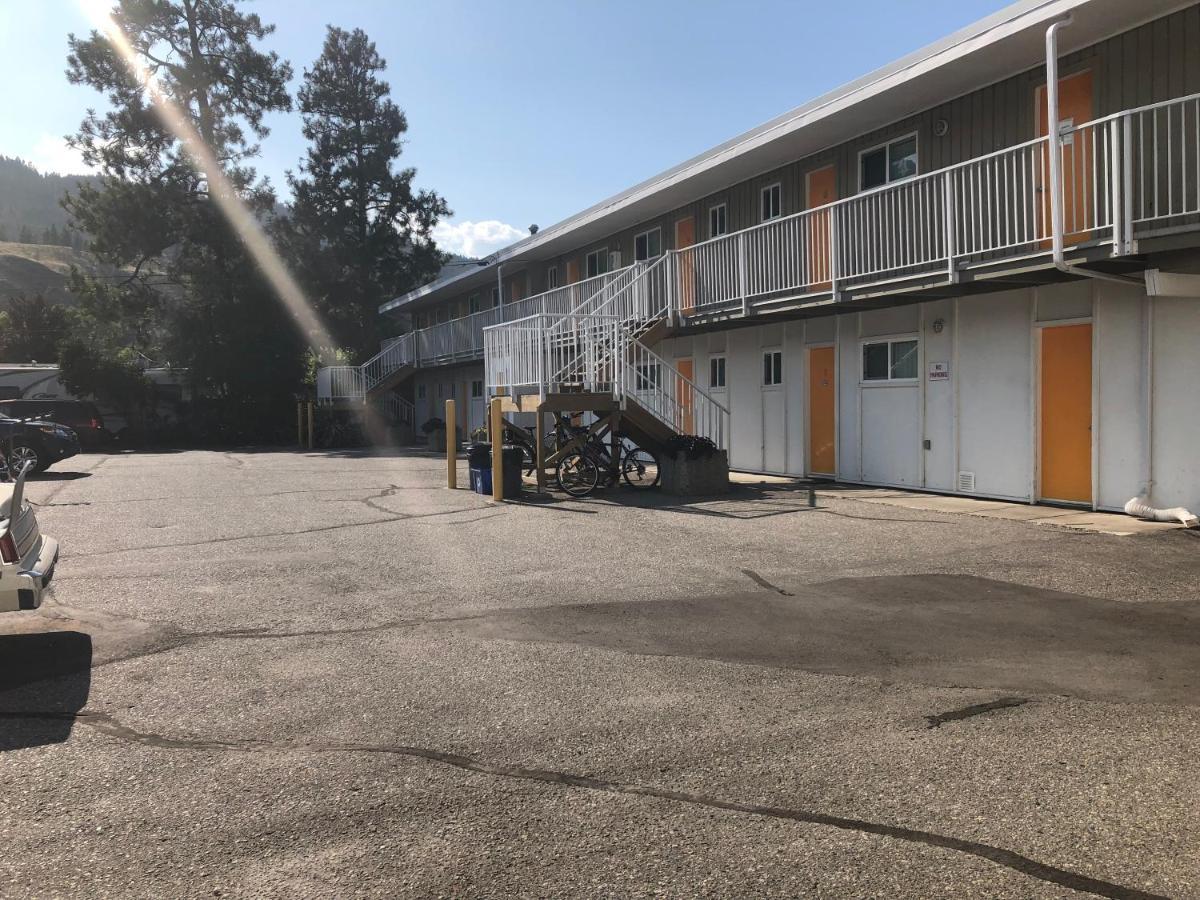 假日海滩度假汽车旅馆 Okanagan Falls 外观 照片